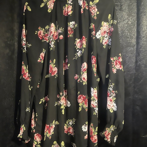 Time and Tru Black Floral Blouse - Picture 2 of 2